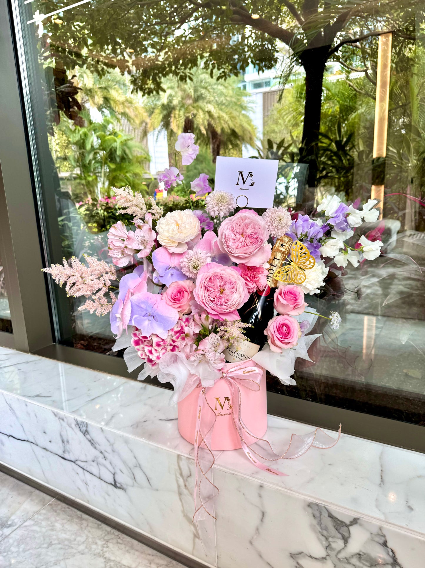 Arabella - Champagne and Unicorn Flowers Gift Set