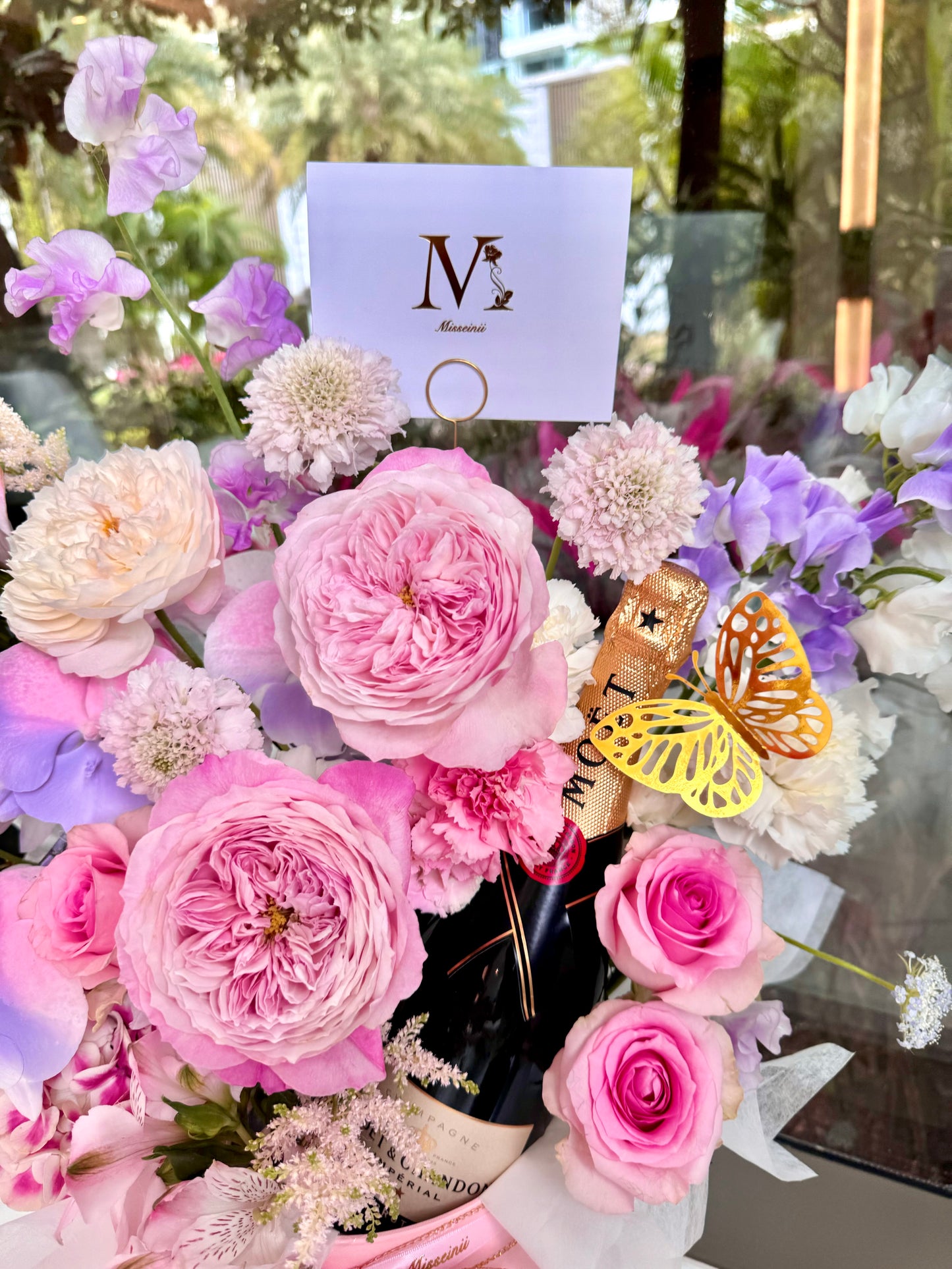 Arabella - Champagne and Unicorn Flowers Gift Set